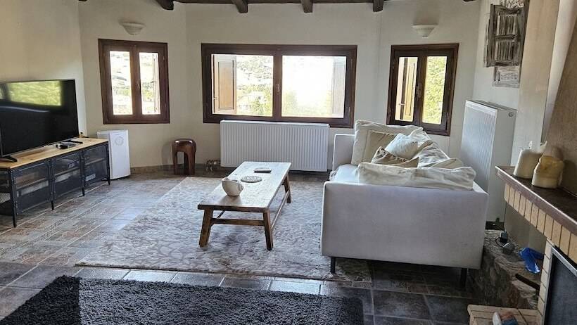 Pensió Livadi Escape