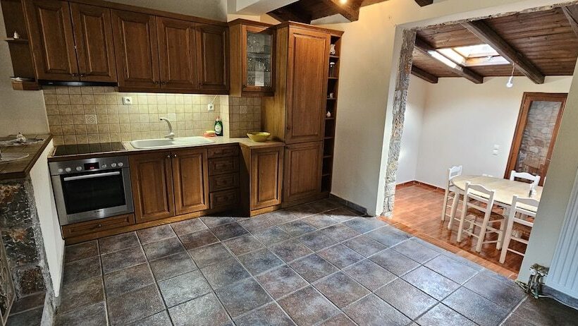 Pensió Livadi Escape