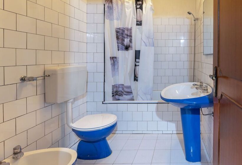 بنسيون Room In Apartment   Double Bed Room 1 In Sintra Center Next To Olga Cadaval