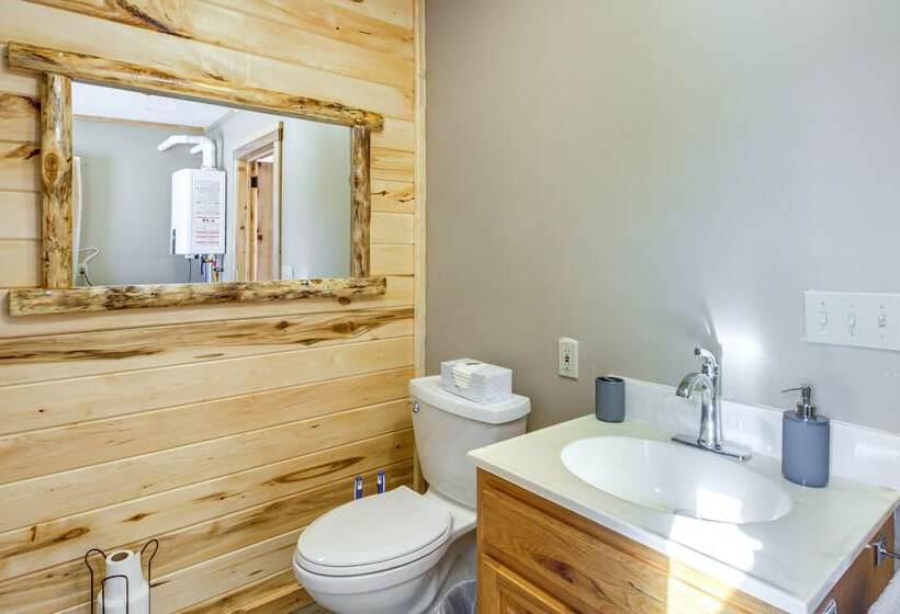 Minnesota Escape Near Snowmobiling & Fishing!