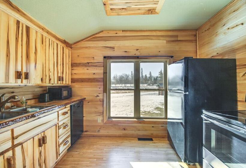 Minnesota Escape Near Snowmobiling & Fishing!