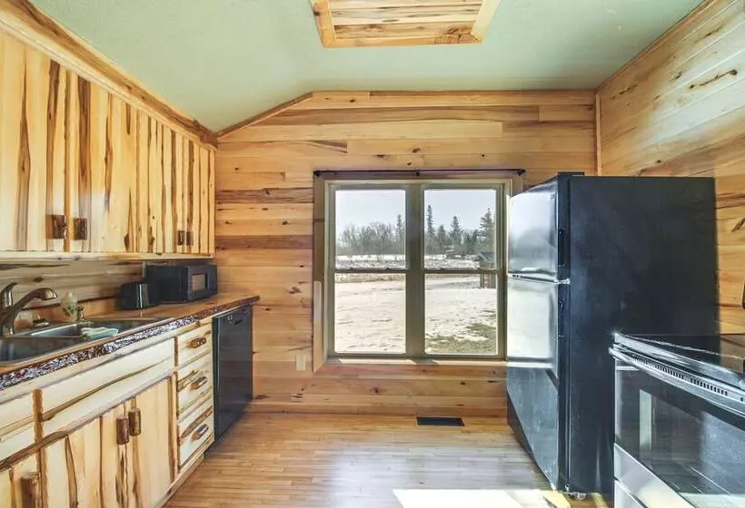 Minnesota Escape Near Snowmobiling & Fishing!