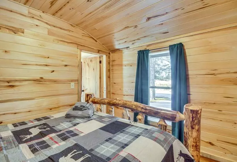 Minnesota Escape Near Snowmobiling & Fishing!