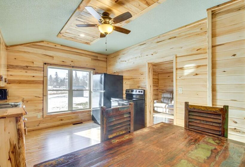 Minnesota Escape Near Snowmobiling & Fishing!