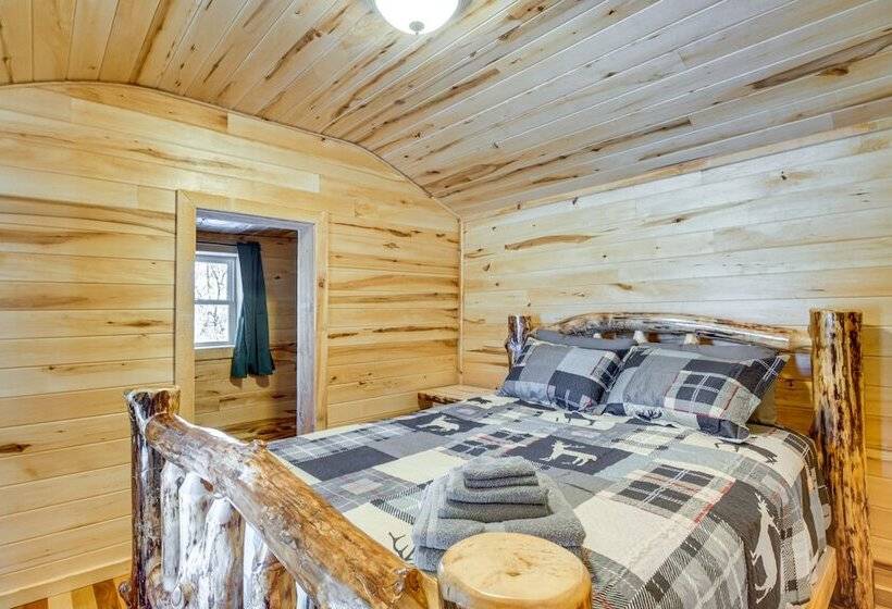 Minnesota Escape Near Snowmobiling & Fishing!