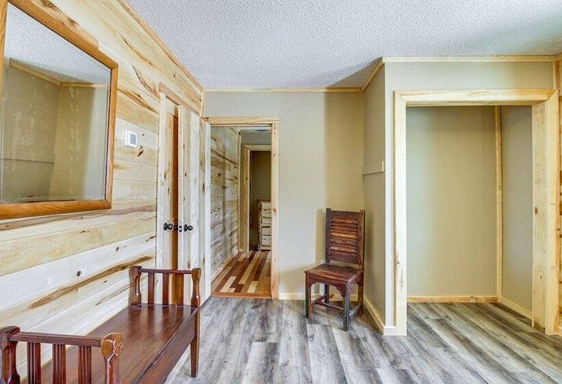 Minnesota Escape Near Snowmobiling & Fishing!