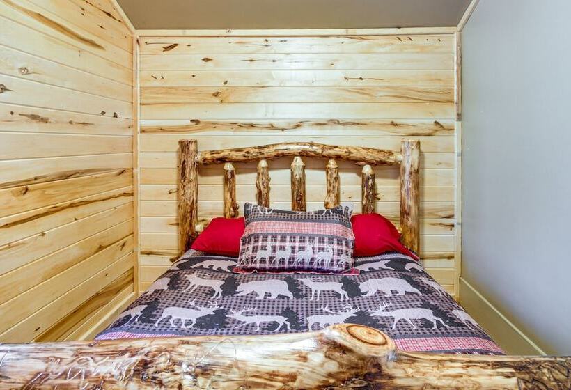 Minnesota Escape Near Snowmobiling & Fishing!