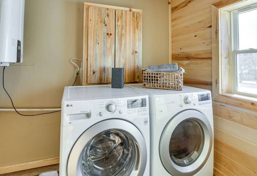 Minnesota Escape Near Snowmobiling & Fishing!