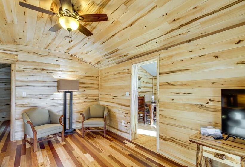 Minnesota Escape Near Snowmobiling & Fishing!