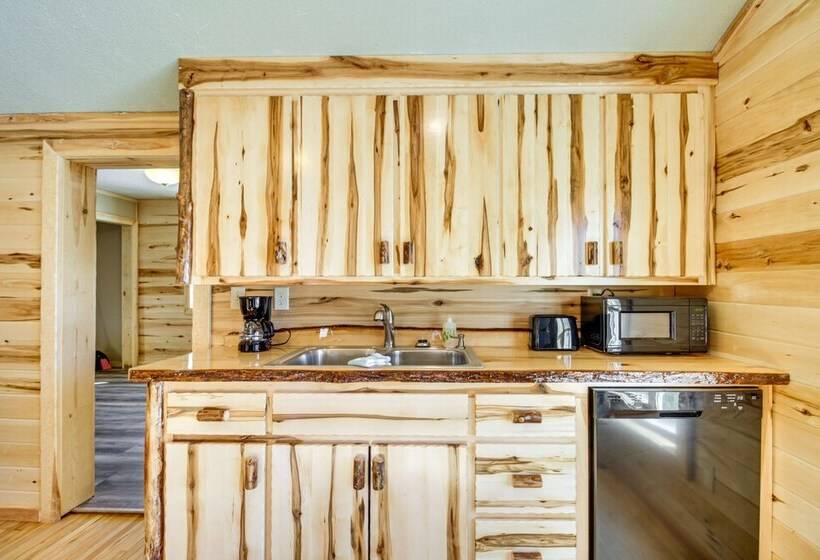 Minnesota Escape Near Snowmobiling & Fishing!