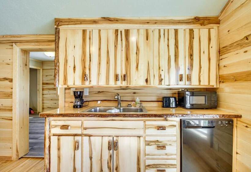 Minnesota Escape Near Snowmobiling & Fishing!