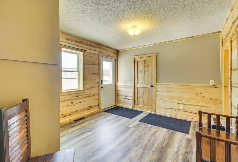 Minnesota Escape Near Snowmobiling & Fishing!