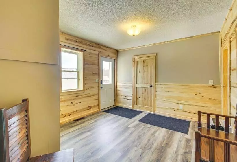 Minnesota Escape Near Snowmobiling & Fishing!