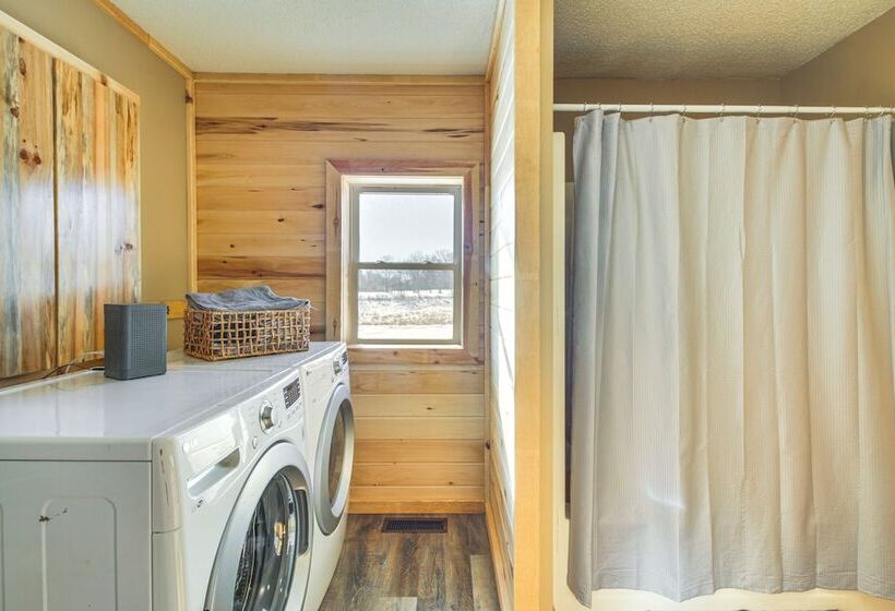 Minnesota Escape Near Snowmobiling & Fishing!