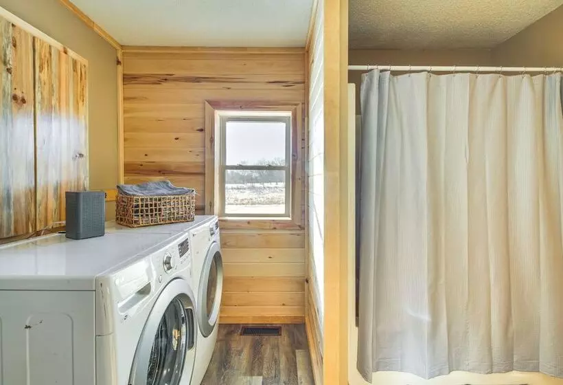 Minnesota Escape Near Snowmobiling & Fishing!
