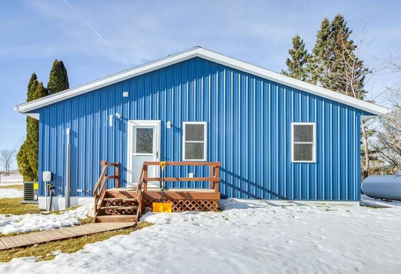 Minnesota Escape Near Snowmobiling & Fishing!