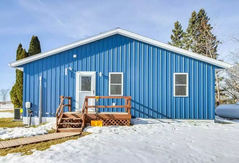 Minnesota Escape Near Snowmobiling & Fishing!