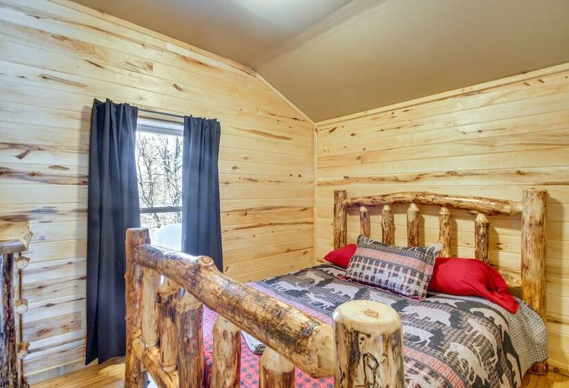 Minnesota Escape Near Snowmobiling & Fishing!