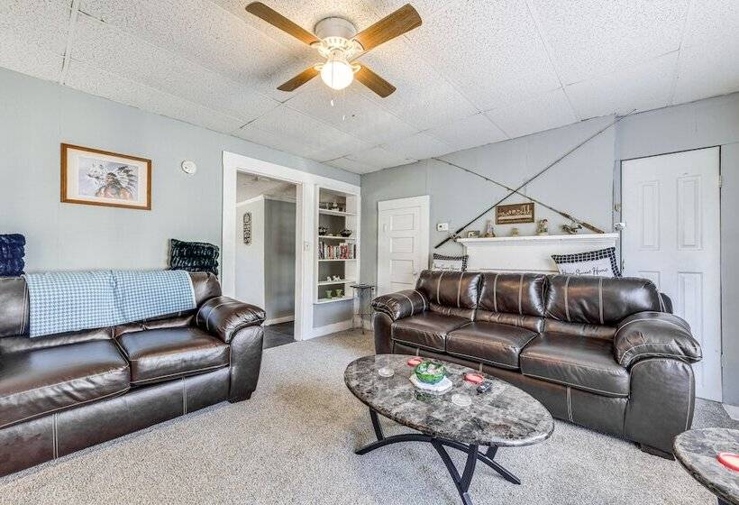 Pet Friendly North Carolina Abode Deck & Hot Tub