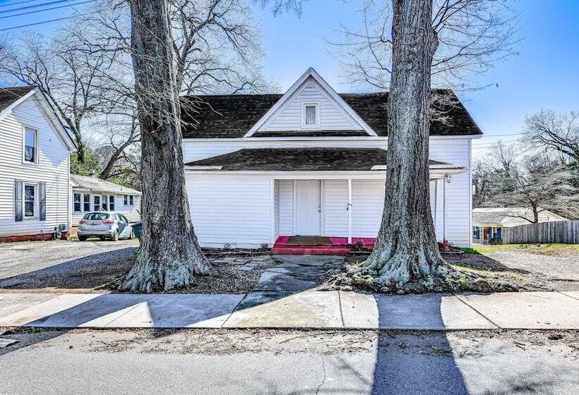 Pet Friendly North Carolina Abode Deck & Hot Tub