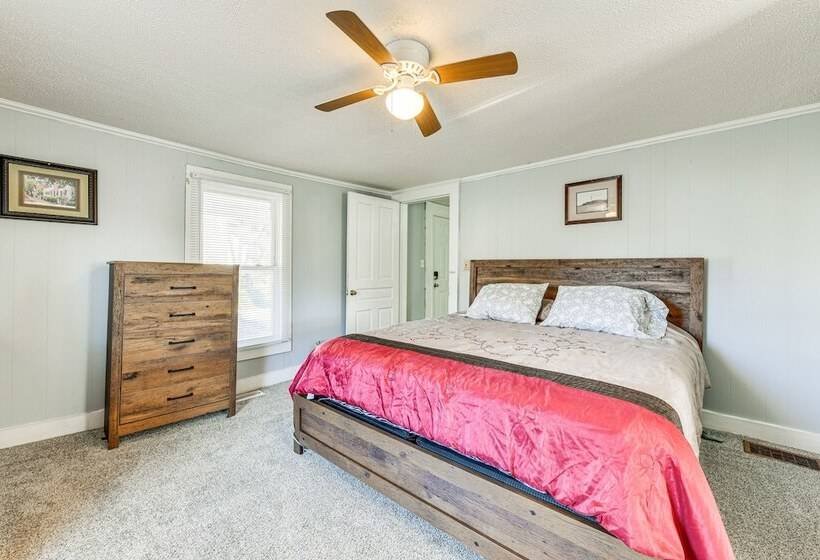 Pet Friendly North Carolina Abode Deck & Hot Tub