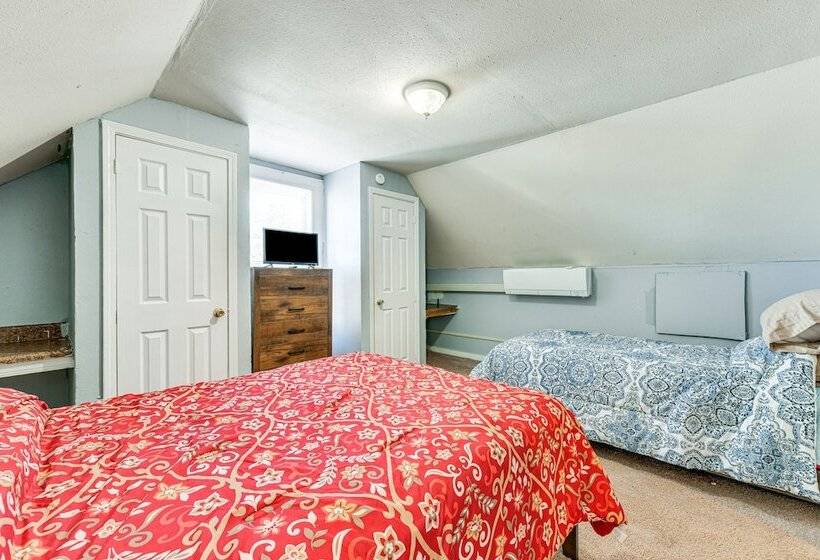 Pet Friendly North Carolina Abode Deck & Hot Tub