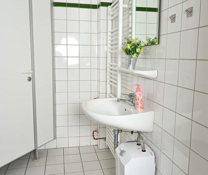 Pott Hostel   Zimmervermietung