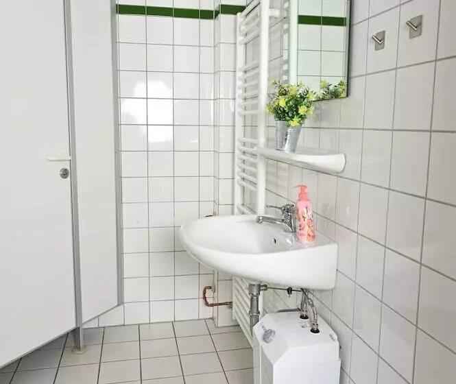 Pott Hostel   Zimmervermietung