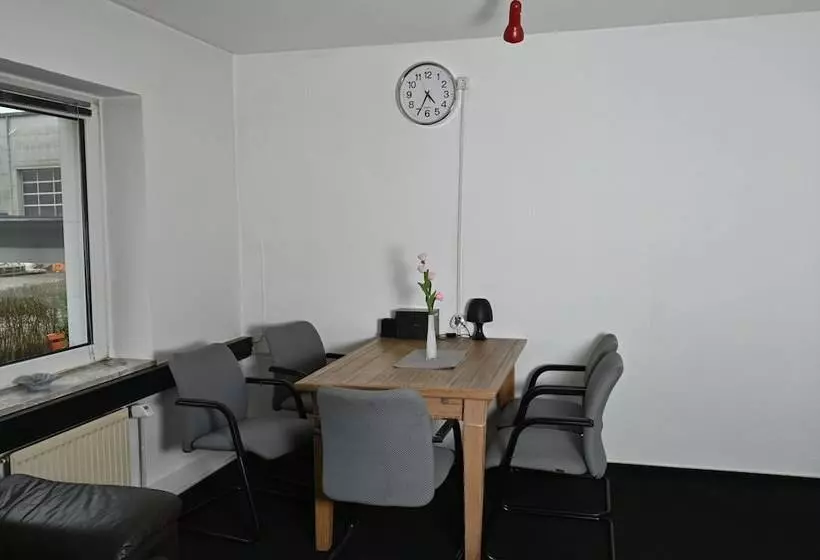 Pott Hostel   Zimmervermietung