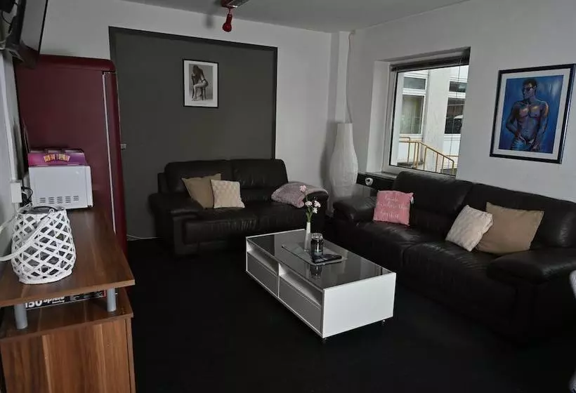 Pott Hostel   Zimmervermietung