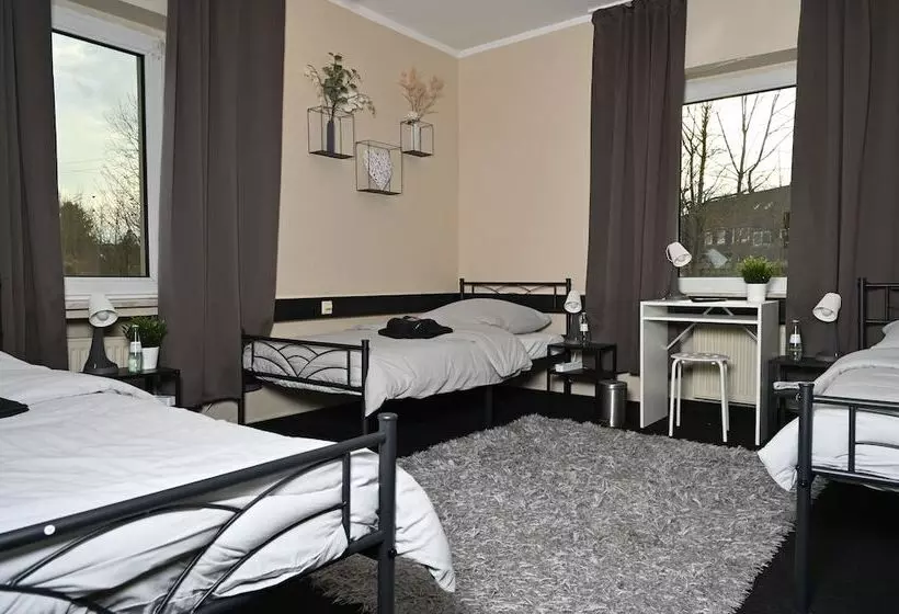 Pott Hostel   Zimmervermietung