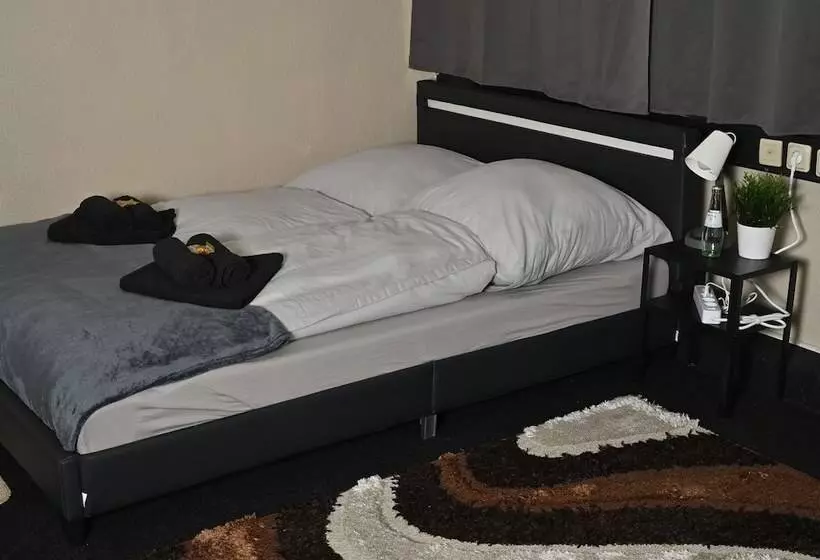 Pott Hostel   Zimmervermietung