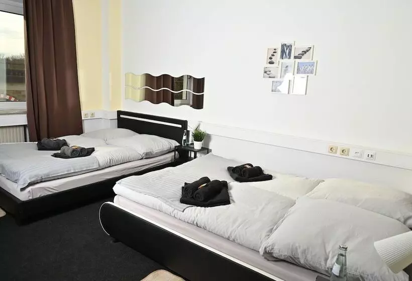 Pott Hostel   Zimmervermietung