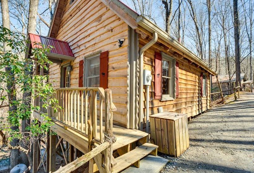 Quaint Dahlonega Cabin W/ Cavenders Creek Access!