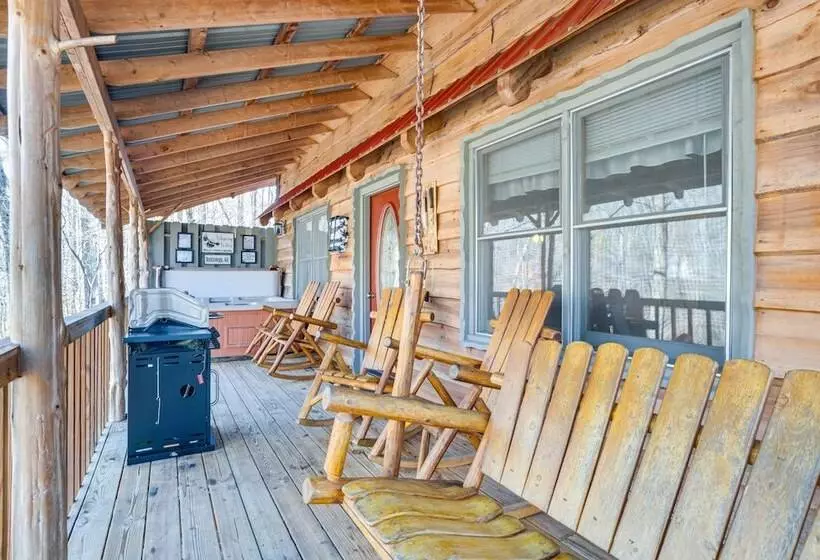 Quaint Dahlonega Cabin W/ Cavenders Creek Access!