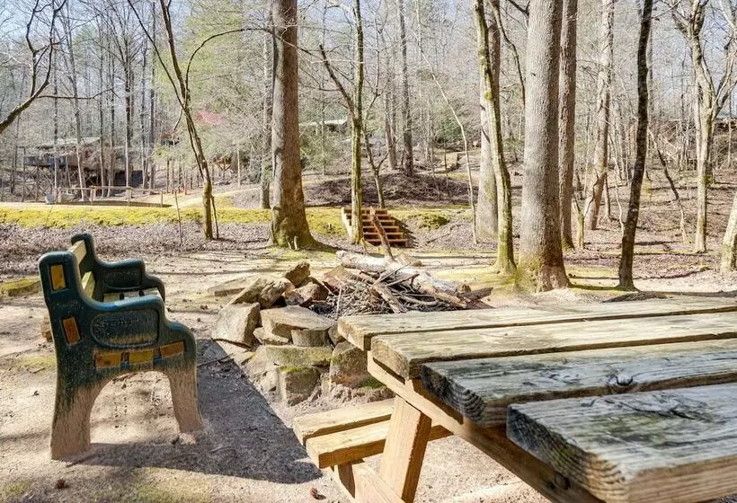 Quaint Dahlonega Cabin W/ Cavenders Creek Access!