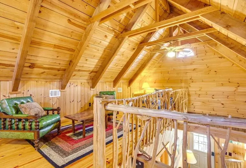 Quaint Dahlonega Cabin W/ Cavenders Creek Access!