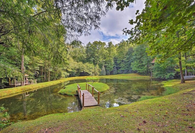 Quaint Dahlonega Cabin W/ Cavenders Creek Access!