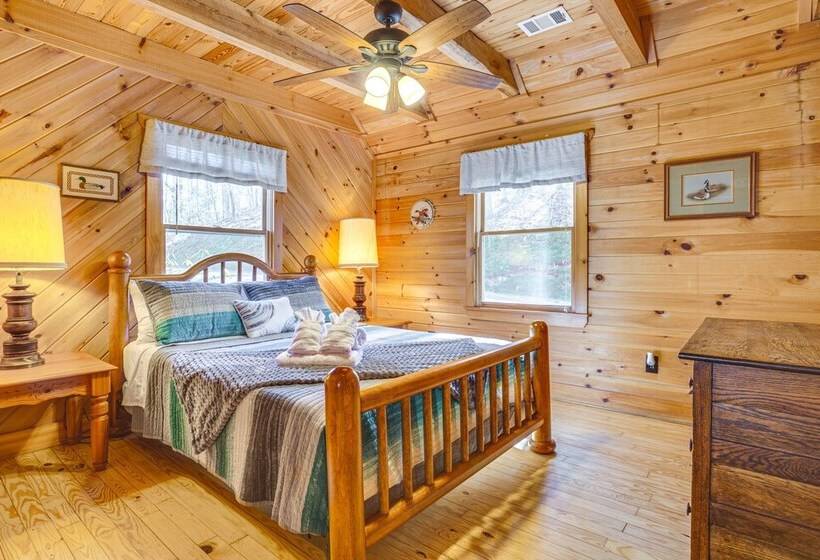 Quaint Dahlonega Cabin W/ Cavenders Creek Access!