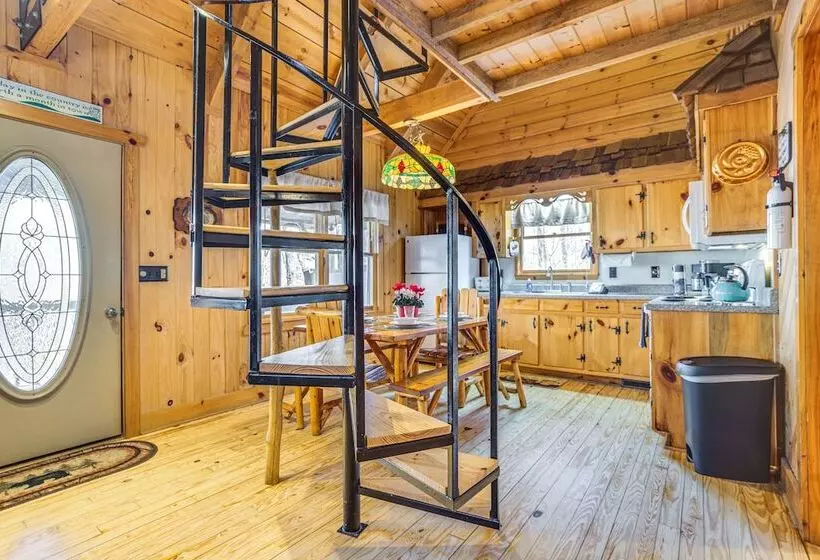 Quaint Dahlonega Cabin W/ Cavenders Creek Access!