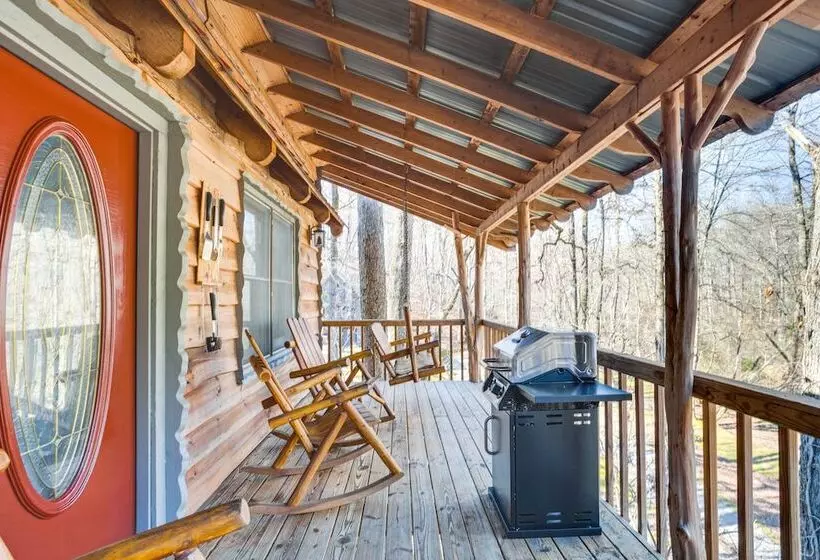 Quaint Dahlonega Cabin W/ Cavenders Creek Access!