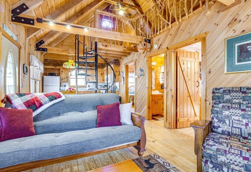 Quaint Dahlonega Cabin W/ Cavenders Creek Access!