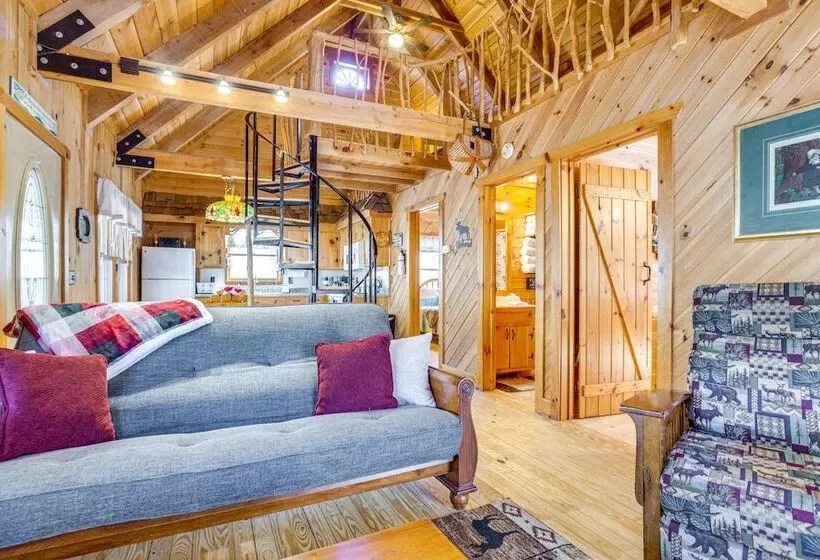 Quaint Dahlonega Cabin W/ Cavenders Creek Access!