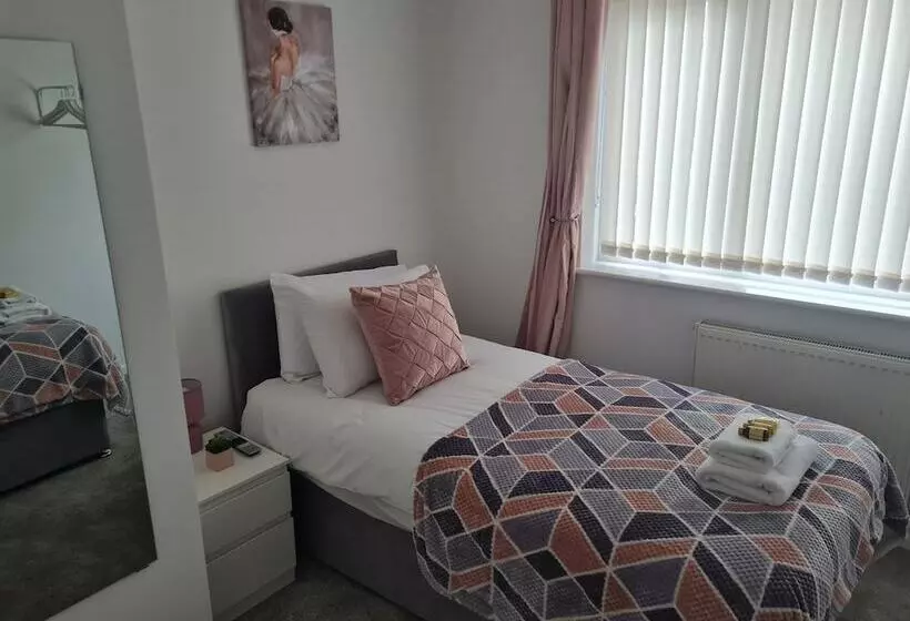 Residenssi 5bed House Wirral Near Liverpool,chester