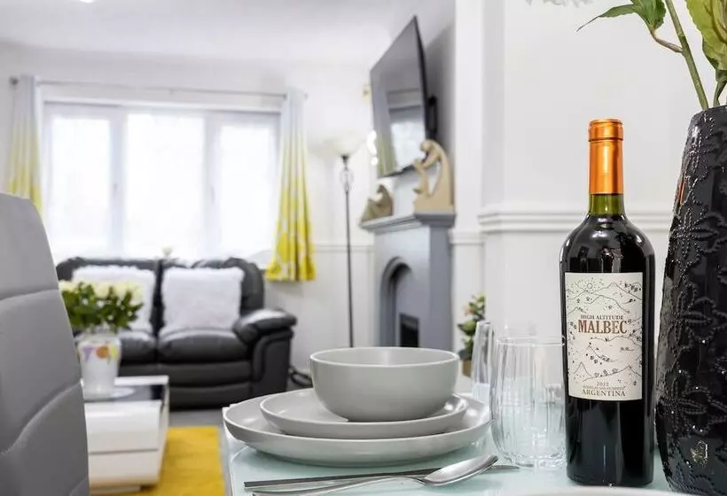 Residenssi Captivating 3 Bed House In Blackburn