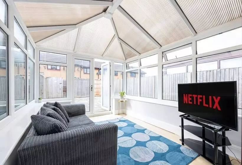 Residenssi Captivating 3 Bed House In Blackburn