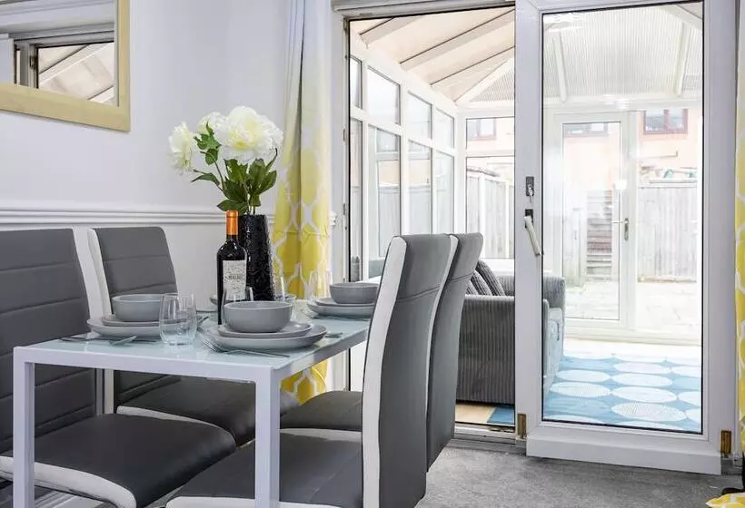 Residenssi Captivating 3 Bed House In Blackburn