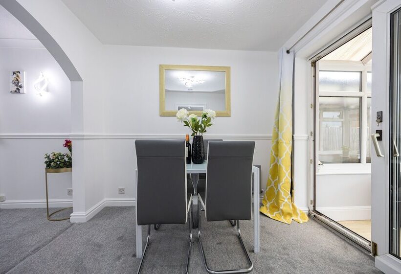 住所 Captivating 3 Bed House In Blackburn