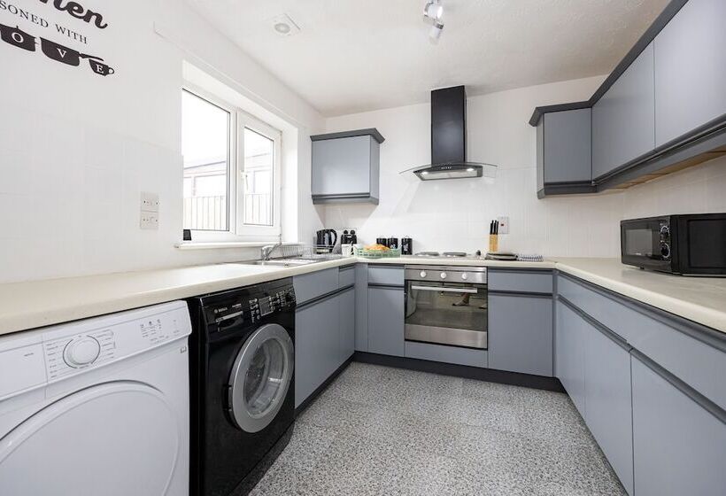 住所 Captivating 3 Bed House In Blackburn