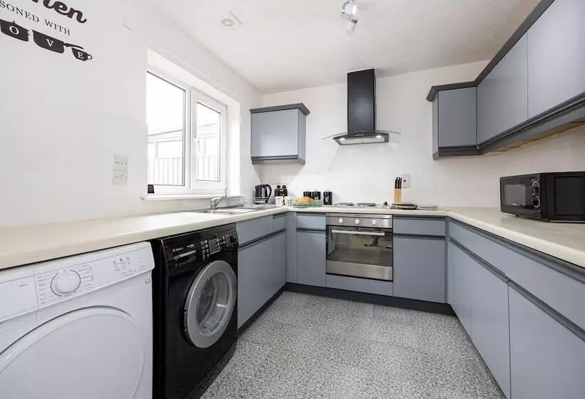 Residenssi Captivating 3 Bed House In Blackburn